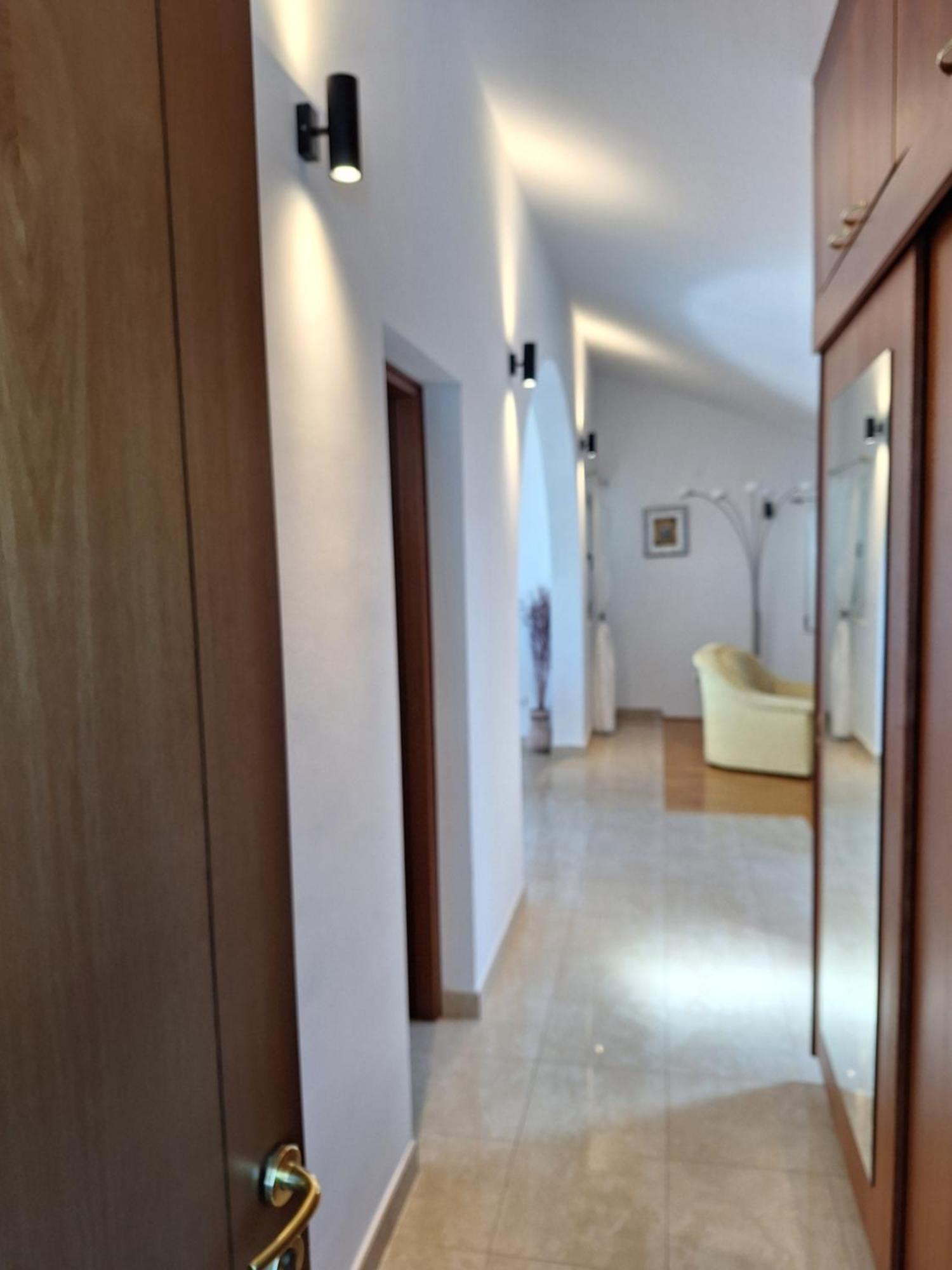 Apartments Romana Слатине Екстер'єр фото