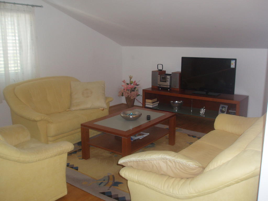 Apartments Romana Слатине Екстер'єр фото