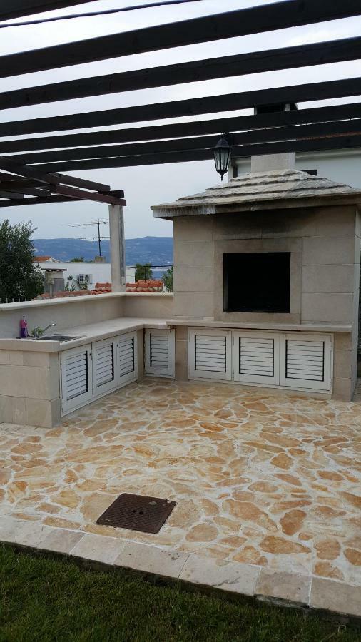 Apartments Romana Слатине Екстер'єр фото