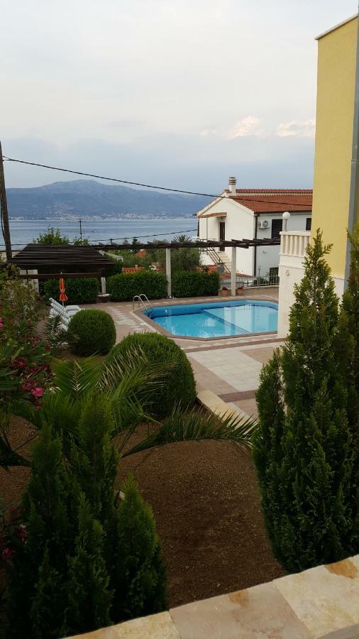 Apartments Romana Слатине Екстер'єр фото