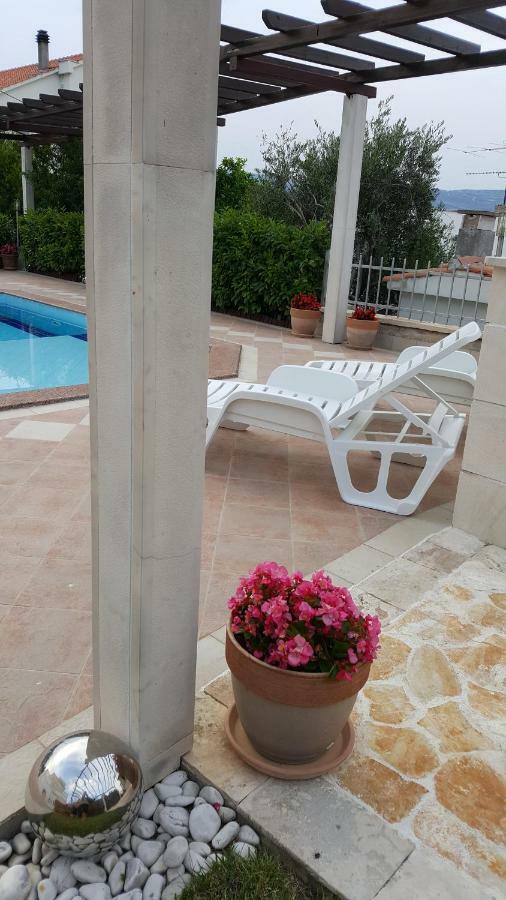 Apartments Romana Слатине Екстер'єр фото