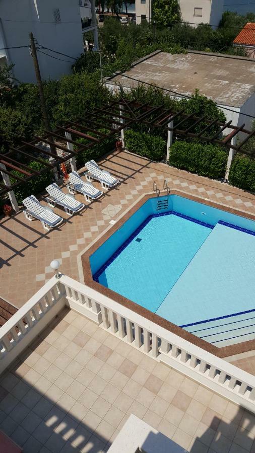 Apartments Romana Слатине Екстер'єр фото