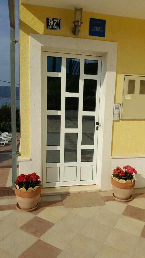 Apartments Romana Слатине Екстер'єр фото