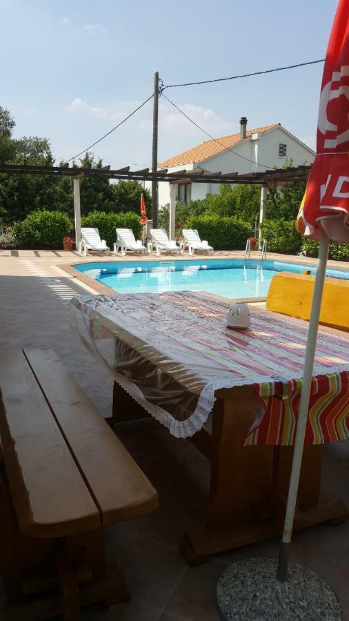Apartments Romana Слатине Екстер'єр фото