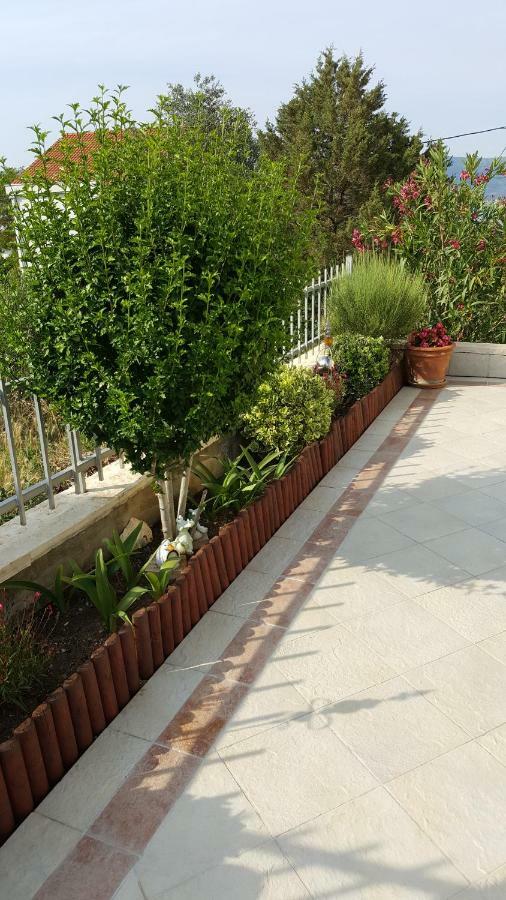 Apartments Romana Слатине Екстер'єр фото
