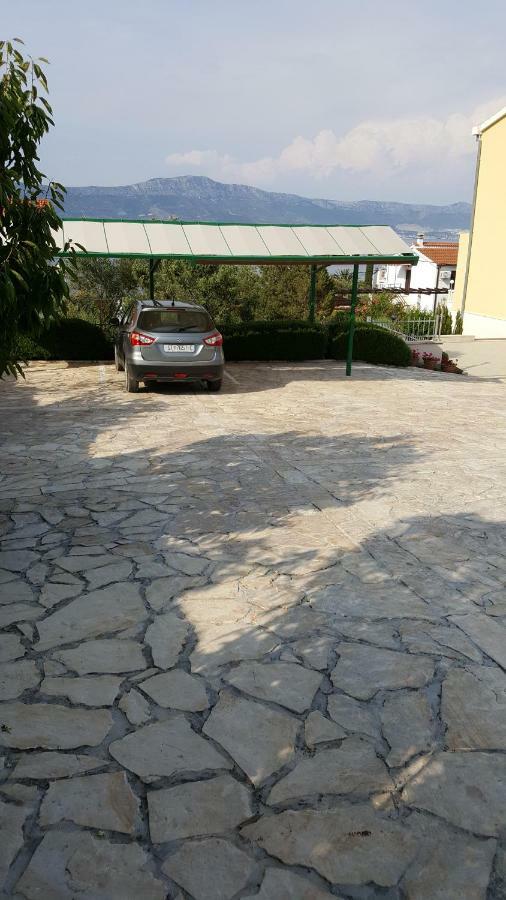 Apartments Romana Слатине Екстер'єр фото