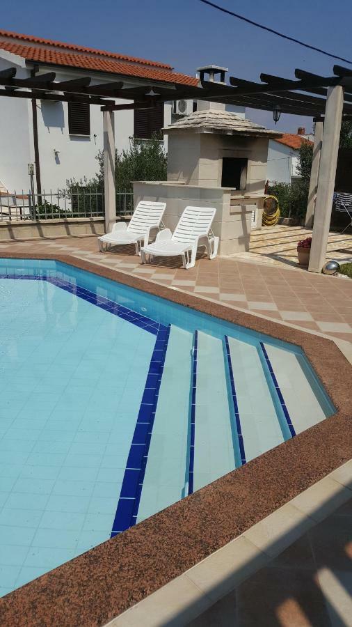 Apartments Romana Слатине Екстер'єр фото